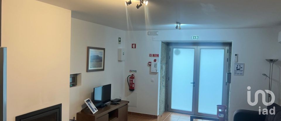 House T2 in Carvalhais e Candal of 131 m²