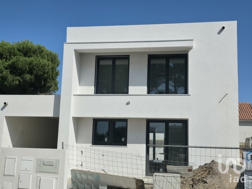 Moradia T4 em Sesimbra (Castelo) de 180 m²