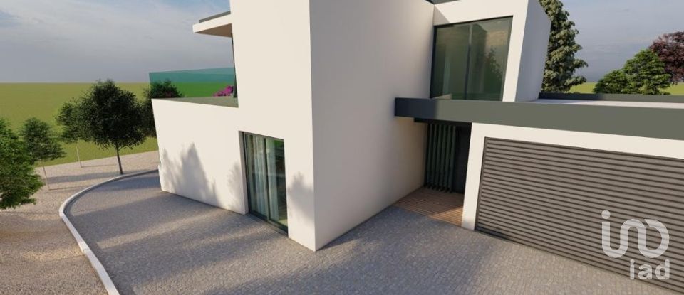 Terreno em Mancelos de 640 m²