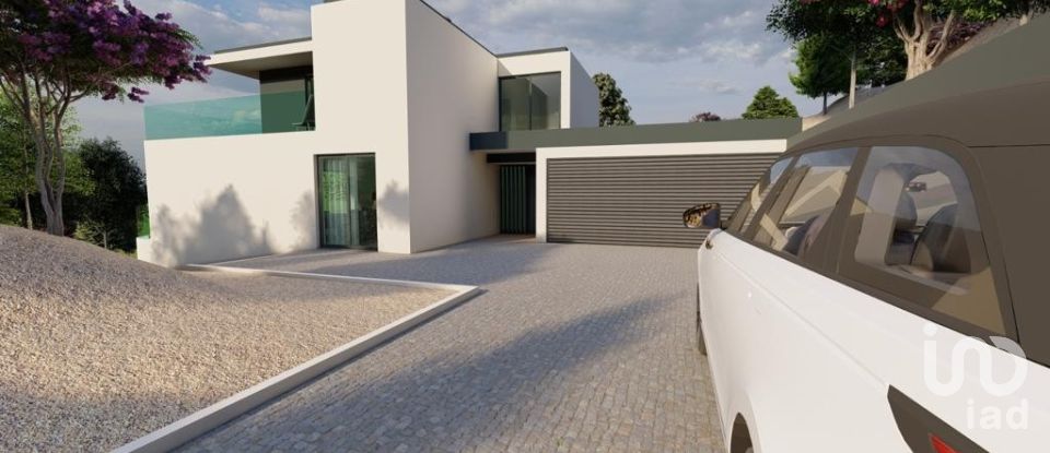 Terreno em Mancelos de 640 m²