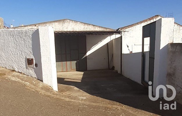 Parking/garage/box à Brinches de 98 m²