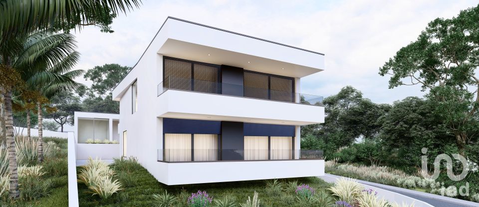 Terreno urbano em Santa Maria da Feira, Travanca, Sanfins e Espargo de 585 m²