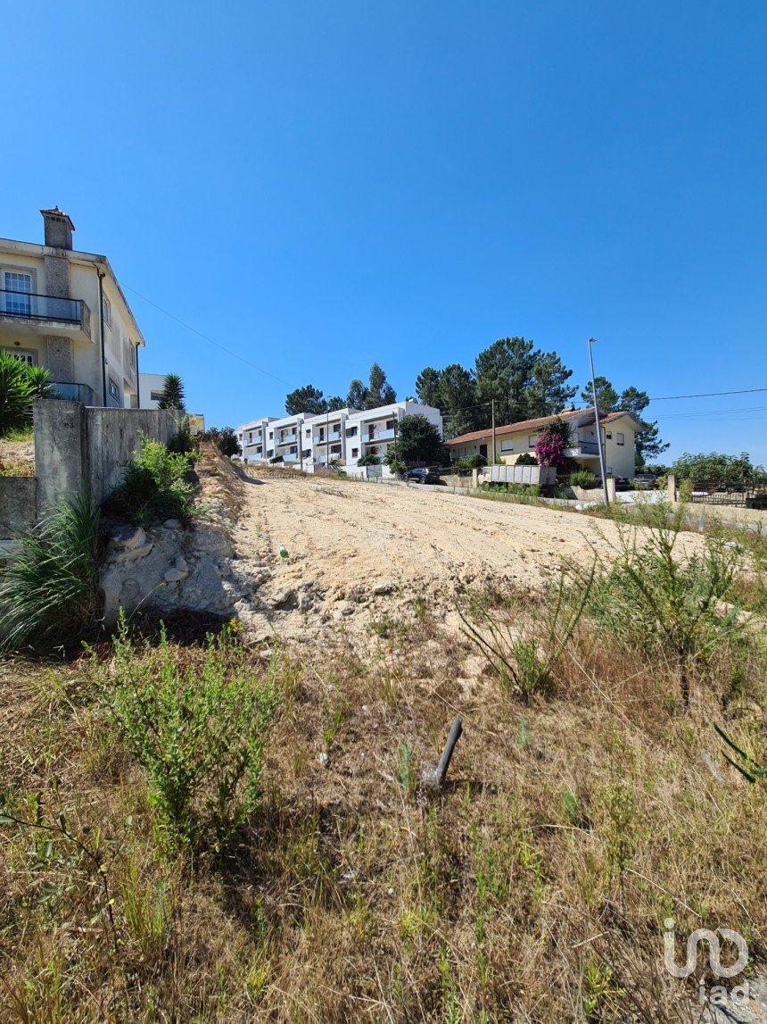 Terreno urbano em Santa Maria da Feira, Travanca, Sanfins e Espargo de 585 m²