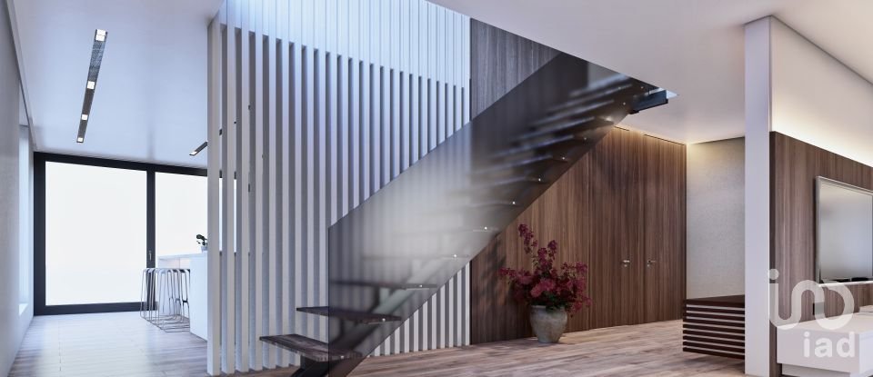 Terreno urbano em Santa Maria da Feira, Travanca, Sanfins e Espargo de 585 m²