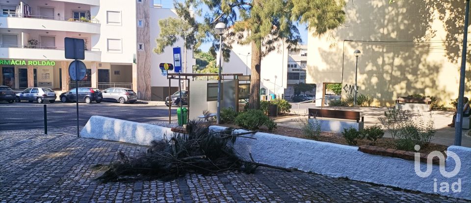 Boutique/Local commercial à Vila Franca de Xira de 110 m²