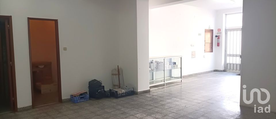 Boutique/Local commercial à Vila Franca de Xira de 110 m²