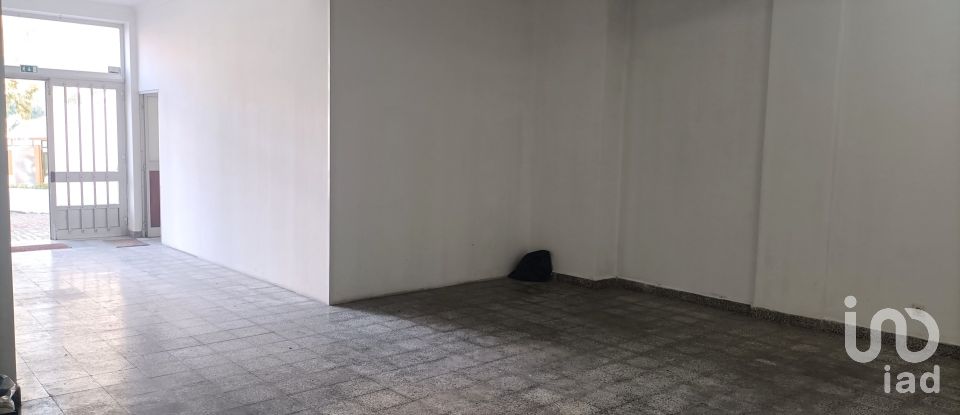 Boutique/Local commercial à Vila Franca de Xira de 110 m²