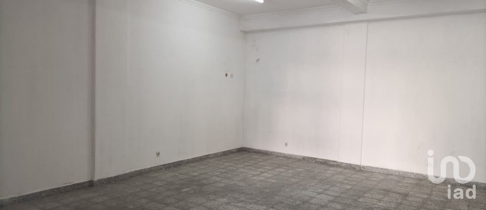 Boutique/Local commercial à Vila Franca de Xira de 110 m²