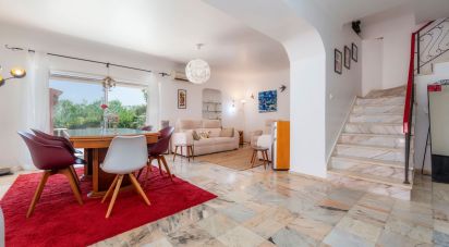 House T4 in Santa Bárbara de Nexe of 201 m²