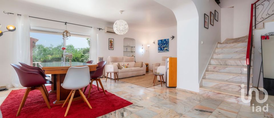 House T4 in Santa Bárbara de Nexe of 201 m²