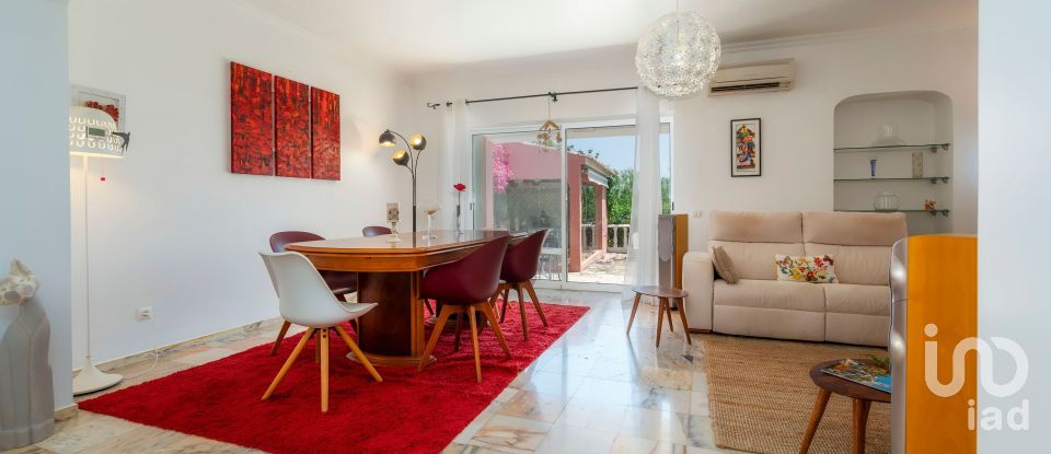 House T4 in Santa Bárbara de Nexe of 201 m²