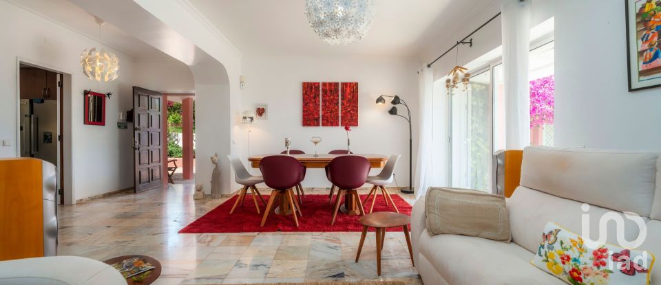 House T4 in Santa Bárbara de Nexe of 201 m²