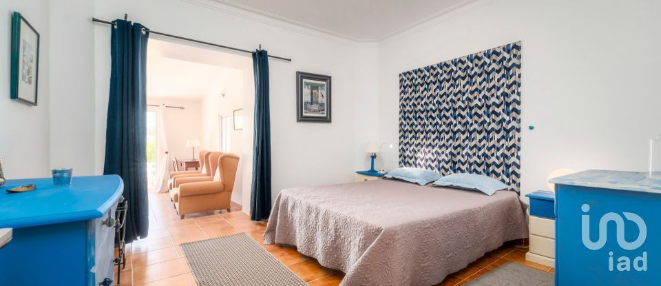 House T4 in Santa Bárbara de Nexe of 201 m²