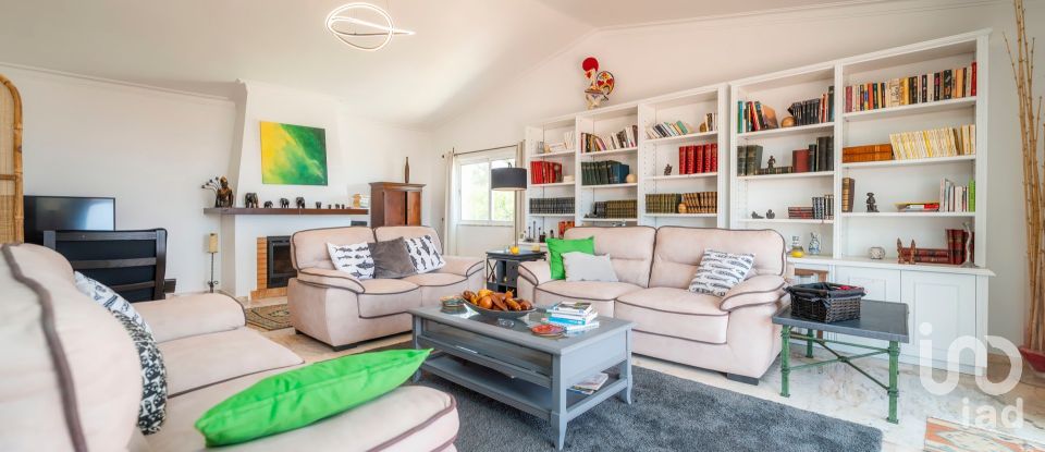 House T4 in Santa Bárbara de Nexe of 201 m²