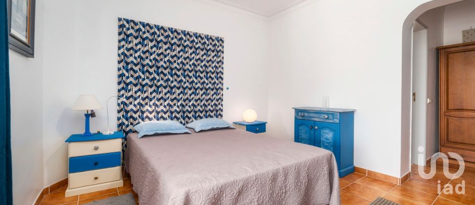 House T4 in Santa Bárbara de Nexe of 201 m²