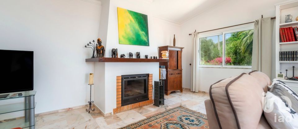 House T4 in Santa Bárbara de Nexe of 201 m²