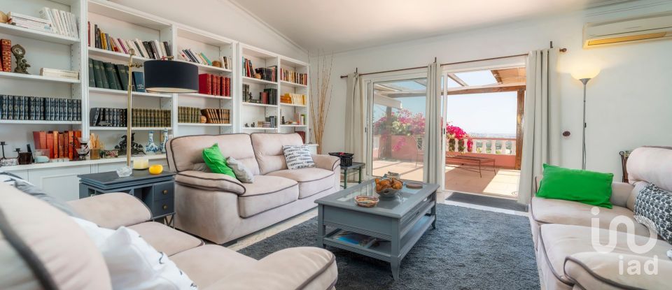 House T4 in Santa Bárbara de Nexe of 201 m²