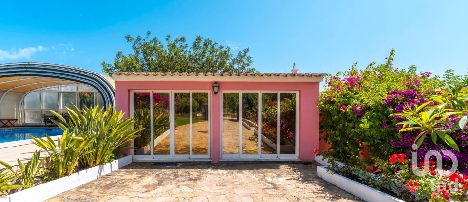 House T4 in Santa Bárbara de Nexe of 201 m²