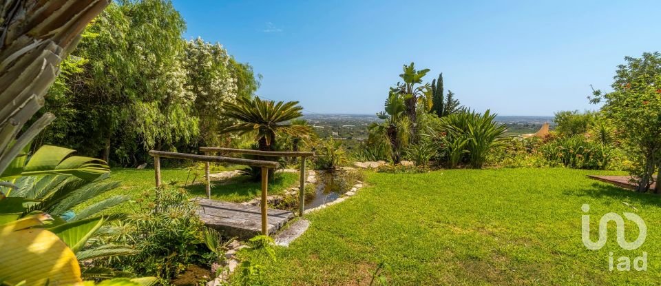 House T4 in Santa Bárbara de Nexe of 201 m²