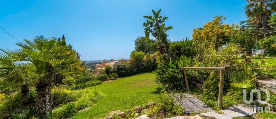 House T4 in Santa Bárbara de Nexe of 201 m²