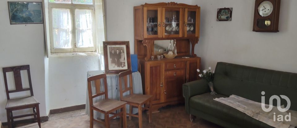 Casa de aldeia T2 em Castanheira de Pêra e Coentral de 98 m²