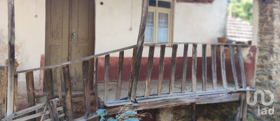 Casa de aldeia T2 em Castanheira de Pêra e Coentral de 98 m²