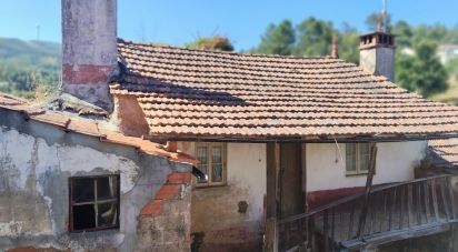 Maison de village T2 à Castanheira de Pêra e Coentral de 98 m²