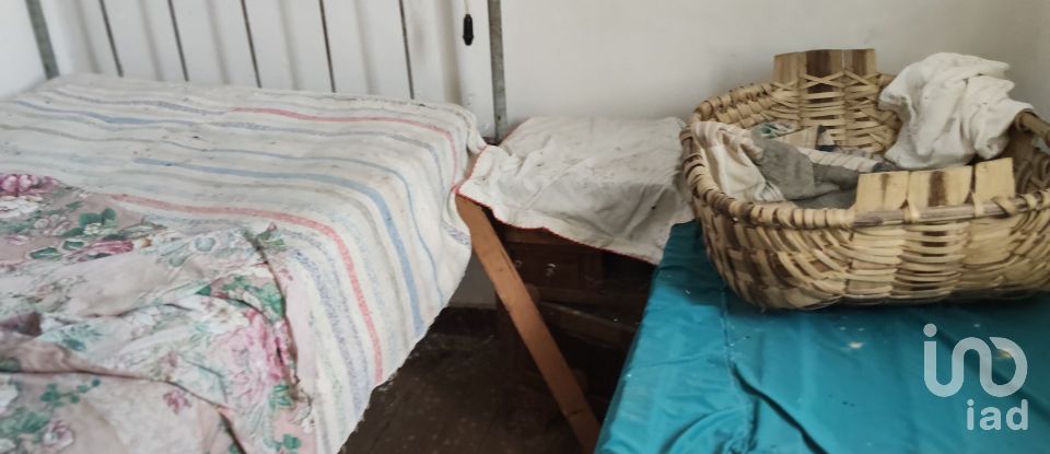 Casa de aldeia T2 em Castanheira de Pêra e Coentral de 98 m²