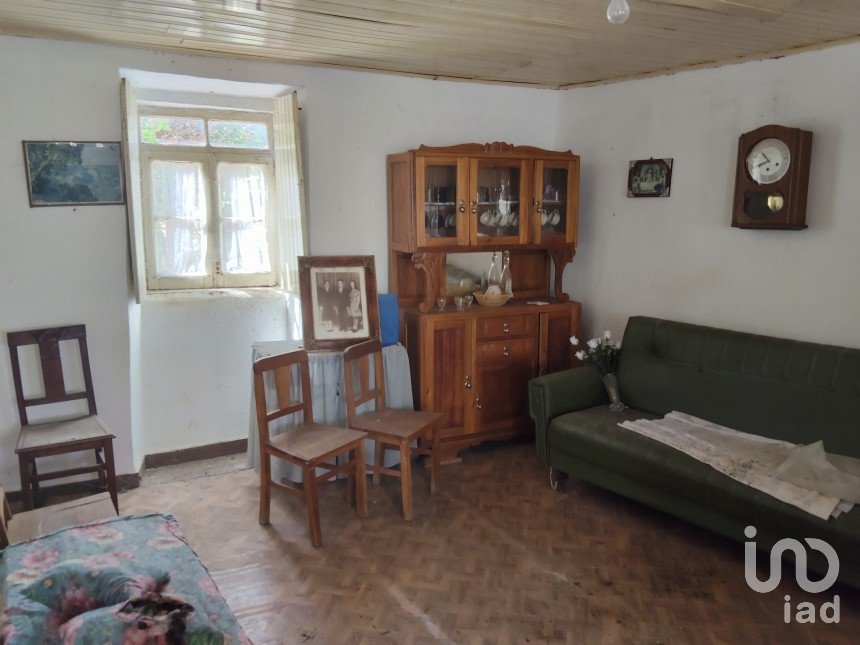 Casa de aldeia T2 em Castanheira de Pêra e Coentral de 98 m²