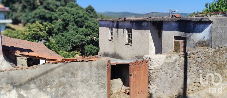 Casa de aldeia T2 em Castanheira de Pêra e Coentral de 98 m²