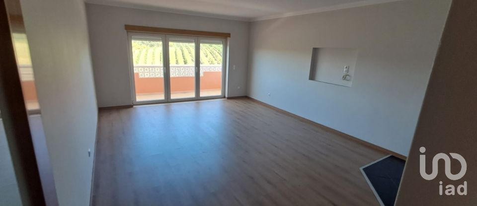 Casa T3 em Salir de Matos de 279 m²