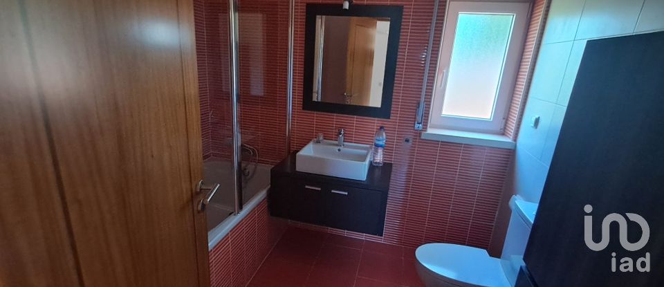 Casa T3 em Salir de Matos de 279 m²