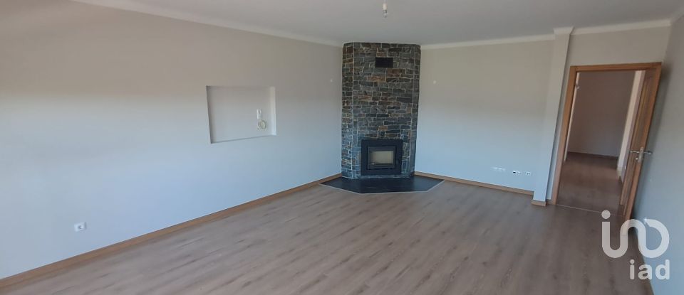 Casa T3 em Salir de Matos de 279 m²