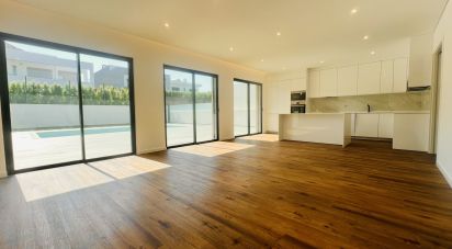 Maison T4 à Quarteira de 355 m²