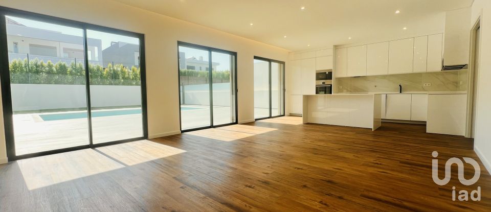 House T4 in Quarteira of 355 m²