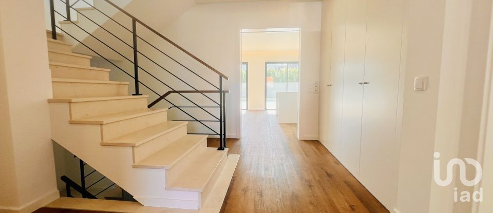 House T4 in Quarteira of 355 m²