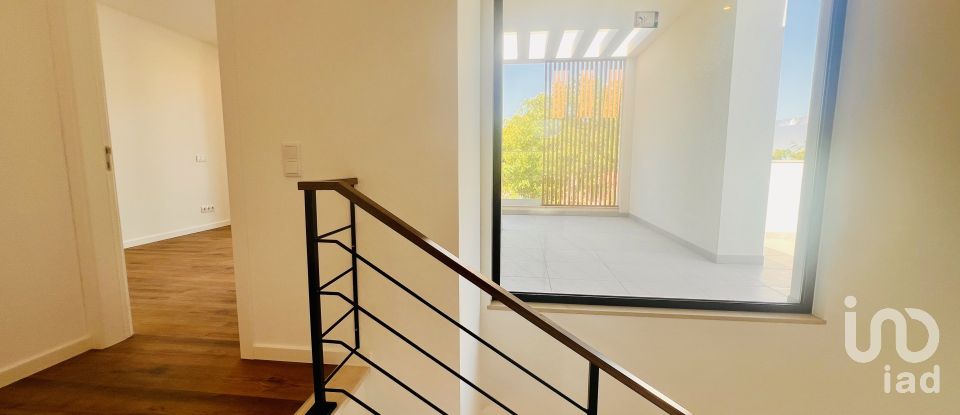 House T4 in Quarteira of 355 m²