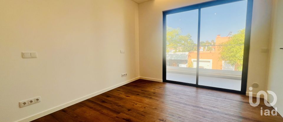 House T4 in Quarteira of 355 m²