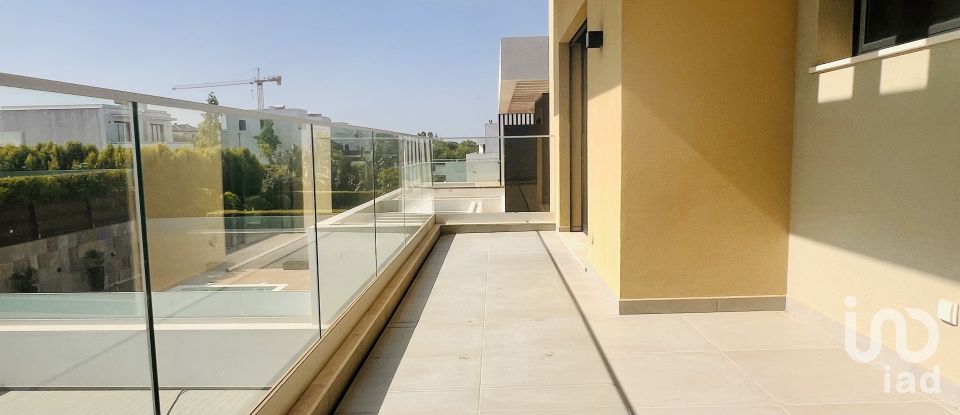 House T4 in Quarteira of 355 m²