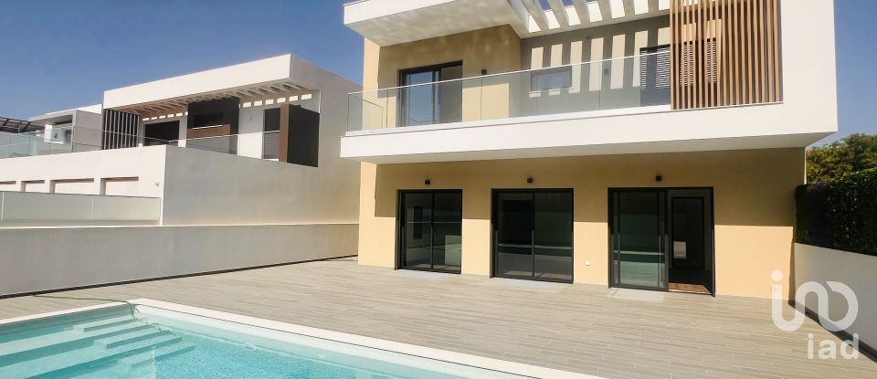 House T4 in Quarteira of 355 m²