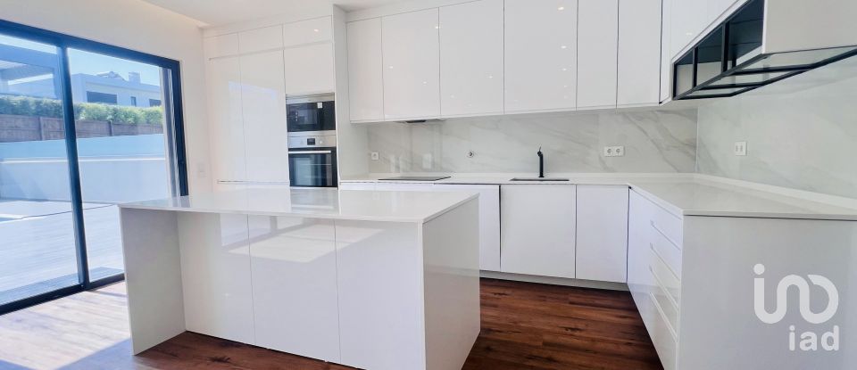 House T4 in Quarteira of 355 m²