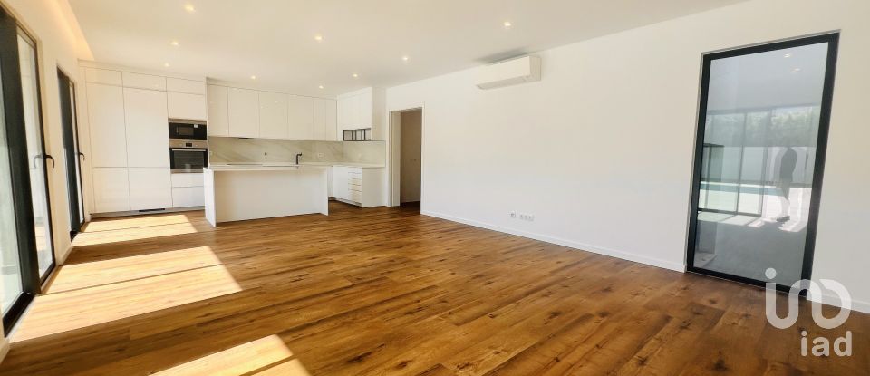 House T4 in Quarteira of 355 m²