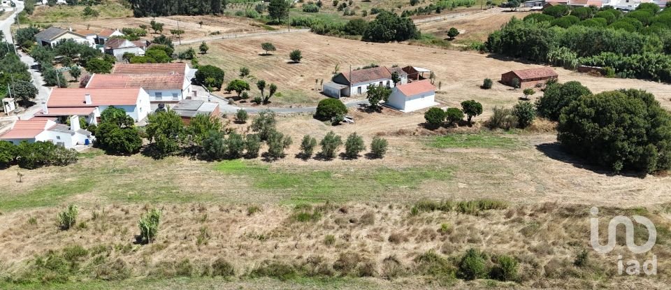 Terreno urbano em Alcoentre de 3 695 m²