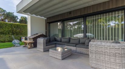 House T3 in Charneca De Caparica E Sobreda of 220 m²