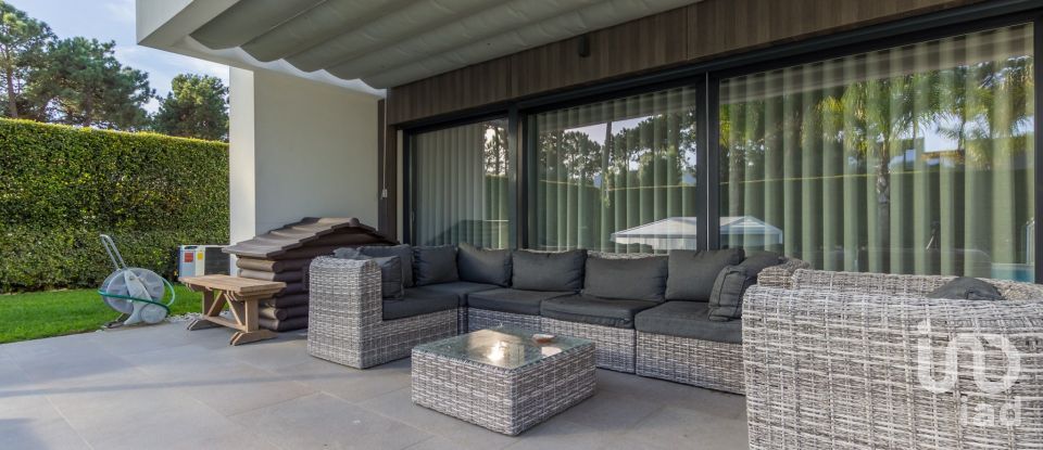 Moradia T3 em Charneca De Caparica E Sobreda de 220 m²