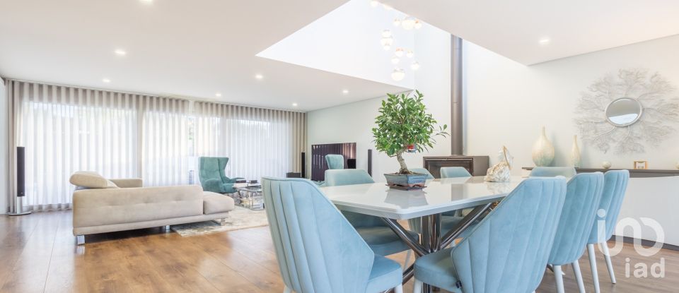 Moradia T3 em Charneca De Caparica E Sobreda de 220 m²