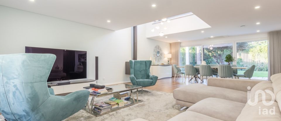 Moradia T3 em Charneca De Caparica E Sobreda de 220 m²