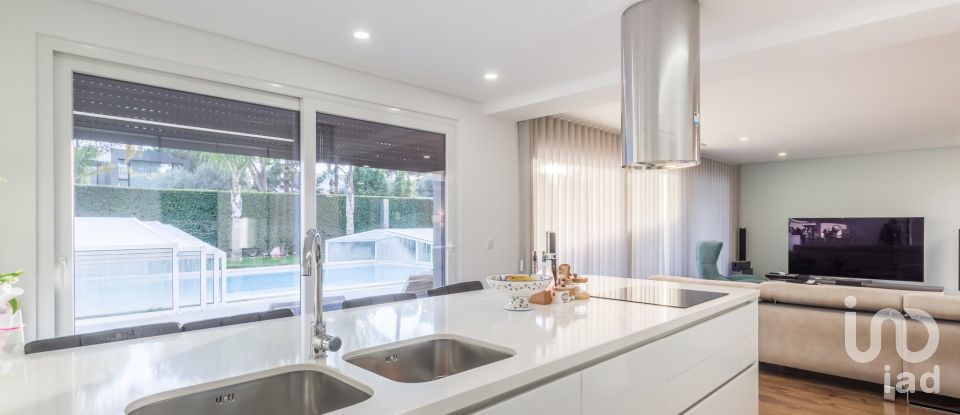 Moradia T3 em Charneca De Caparica E Sobreda de 220 m²