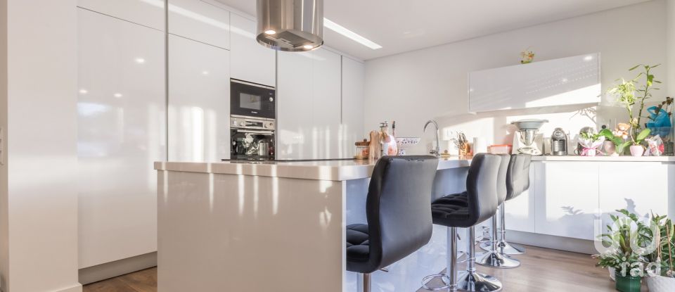 Moradia T3 em Charneca De Caparica E Sobreda de 220 m²