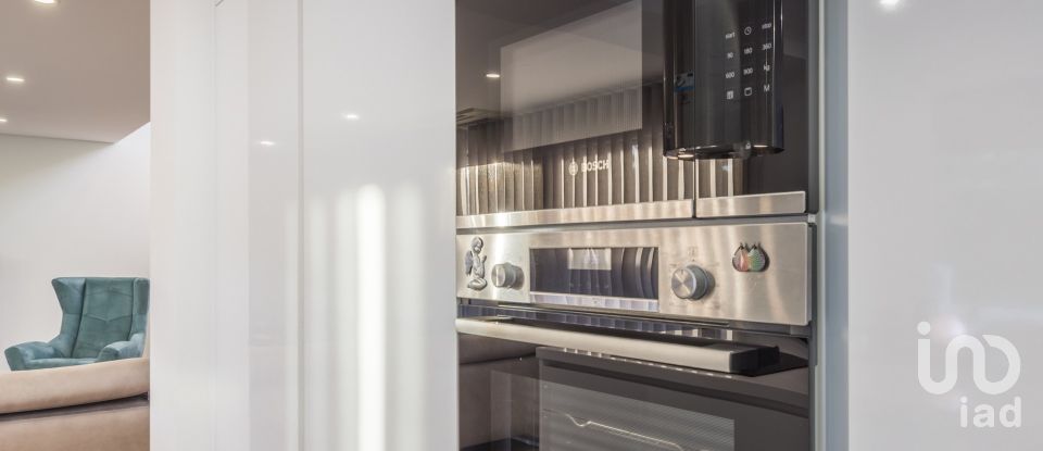 Moradia T3 em Charneca De Caparica E Sobreda de 220 m²